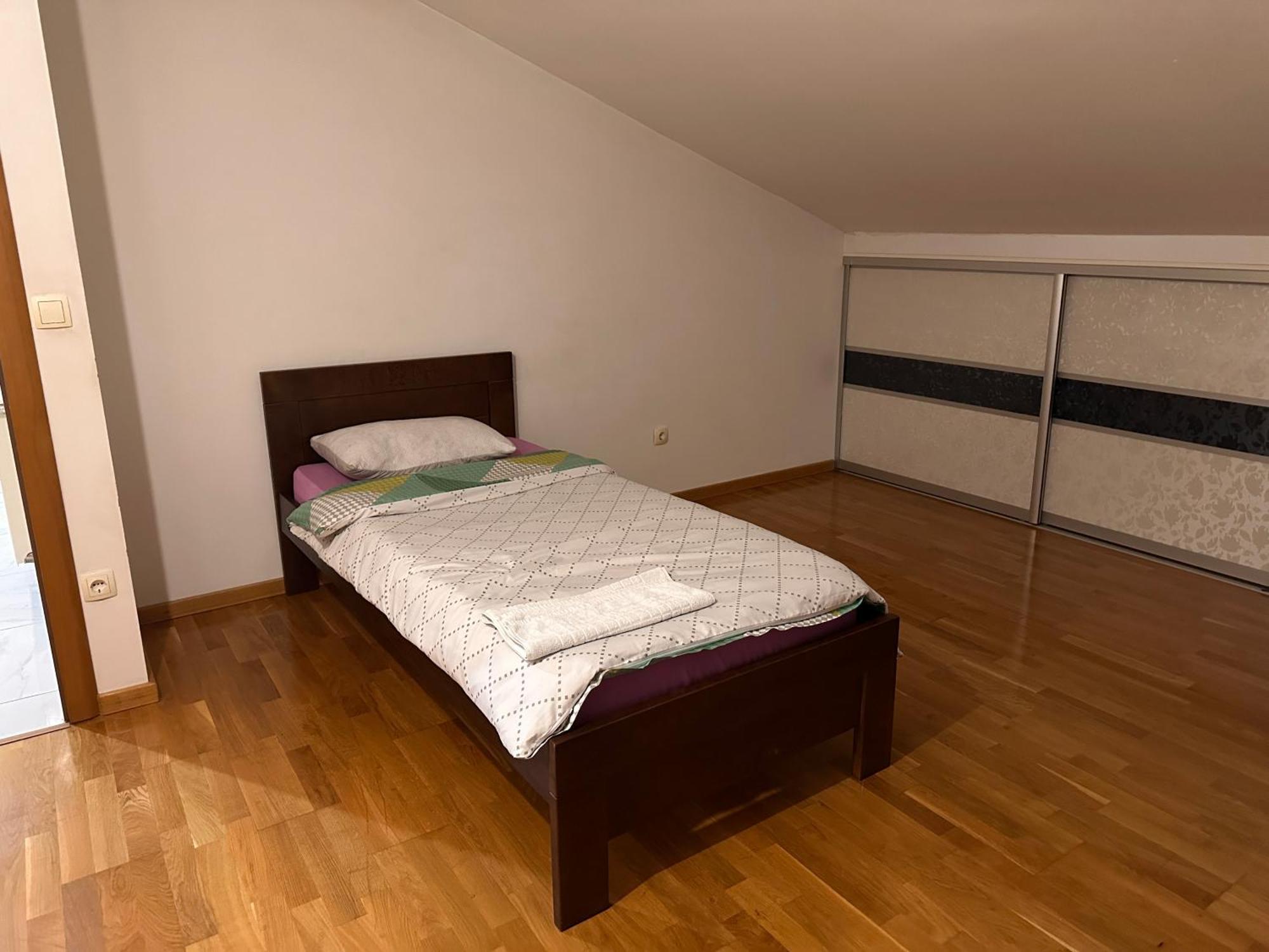 Rooms Near The Airport SJJ Buitenkant foto