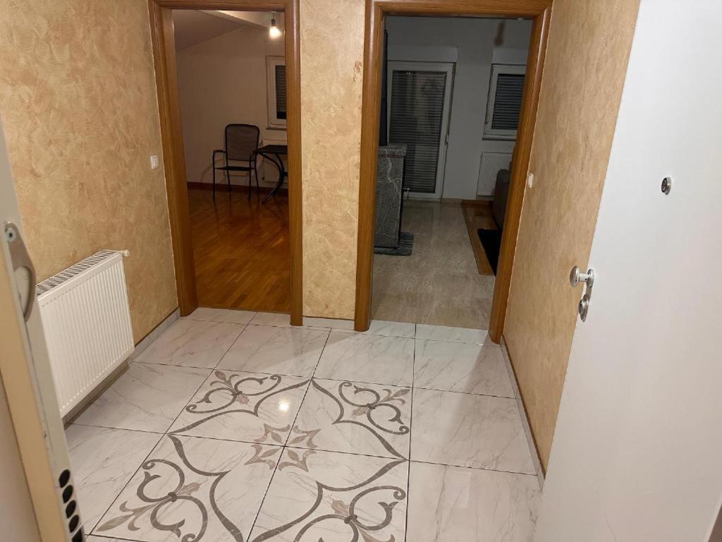 Rooms Near The Airport SJJ Buitenkant foto